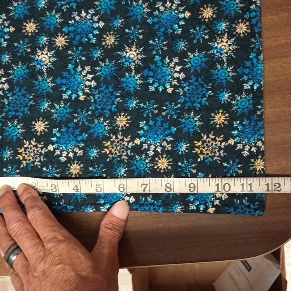 2 Snowflake Hand Crafted Placemats - Picture 3 of 4